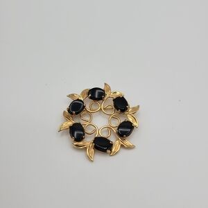 Vintage Van Dell Gold Filled Small Black Onyx Leaf Wreath Brooch